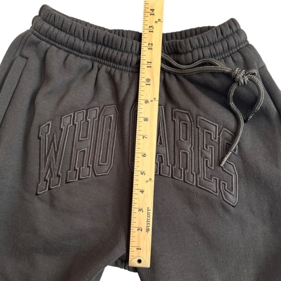 WHO CARES?! Shorts Men Size S Black Logo Adjustable Elastic Waist Zip Pockets - Picture 10 of 13